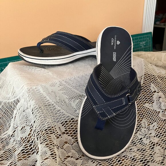 Clarks womens Cloudsteppers Thong sandals - Picture 2 of 4